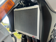 Load image into Gallery viewer, Suzuki GSX-8S 2023-2024 Radiator Guard