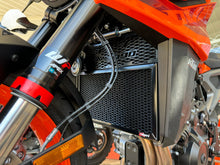 Load image into Gallery viewer, KTM 990 Duke 2024-25 Radiator Guard