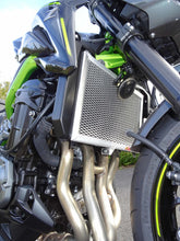 Load image into Gallery viewer, Kawasaki Z900 2017-2023 Radiator Guard