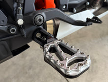 Load image into Gallery viewer, Vanasche KTM 390 2025 Footpegs Black
