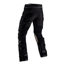 Load image into Gallery viewer, Leatt 5.5 ADV FlowTour Pant (Short) - Stealth