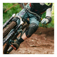 Load image into Gallery viewer, Leatt Knee Guard 3DF 5.0 Evo JR - Black
