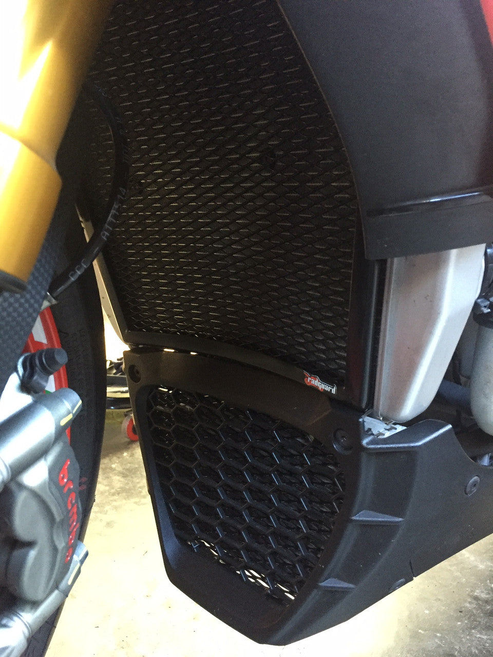 Aprilia Tuono V41100 RR / Factory 2017 - 2023 Radiator Guard & Oil Set