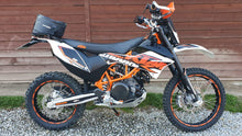 Load image into Gallery viewer, Carbon Fiber Engine Covers for KTM 690 / Husqvarna 701 and GAS GAS ES700 SM700